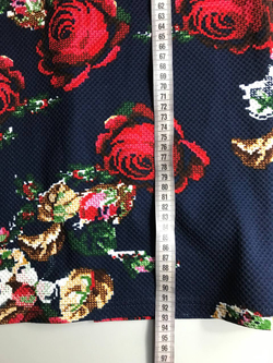 Платье для любительницы ярких цветов, визуально на 42 размер