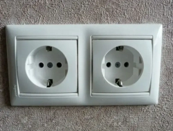 Розетка Legrand Valena + рамка 2 поста Белая