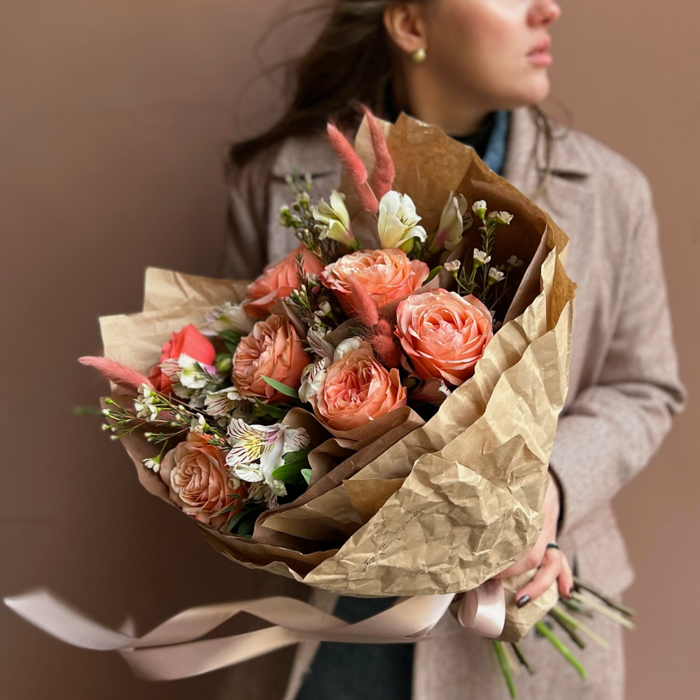 Букет цветов "Александра" (роза кахала, альстромерия, сухоцветы)