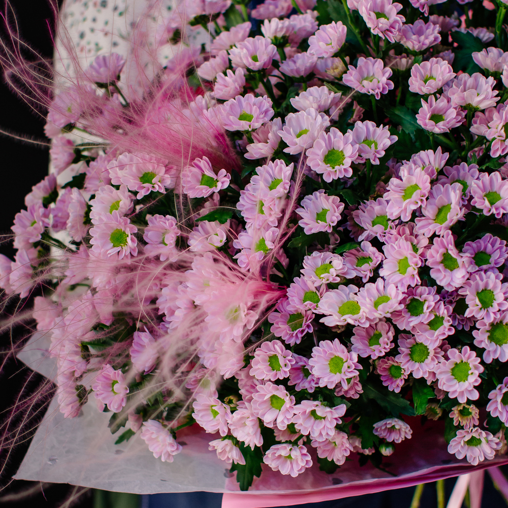 8. Милый стойкий букет из розовых ромашек