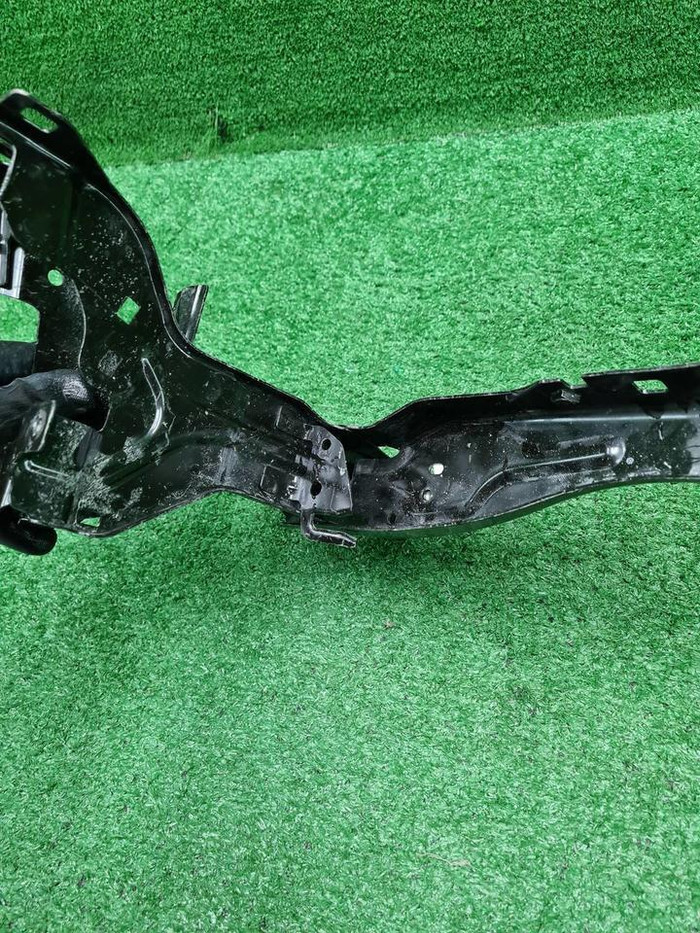 Кронштейн фары левый BMW 3er G20 (2018-н.в.)