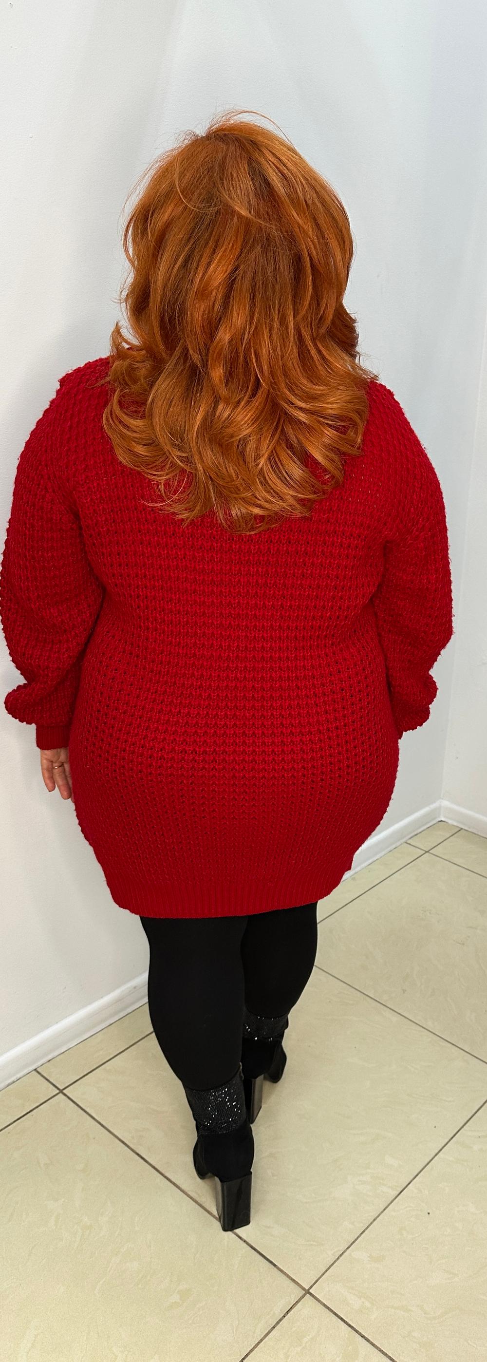 Теплый красный свитер-платье крупной вязки