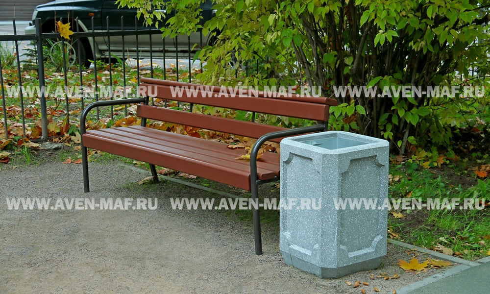 Скамейка на металлическом каркасе