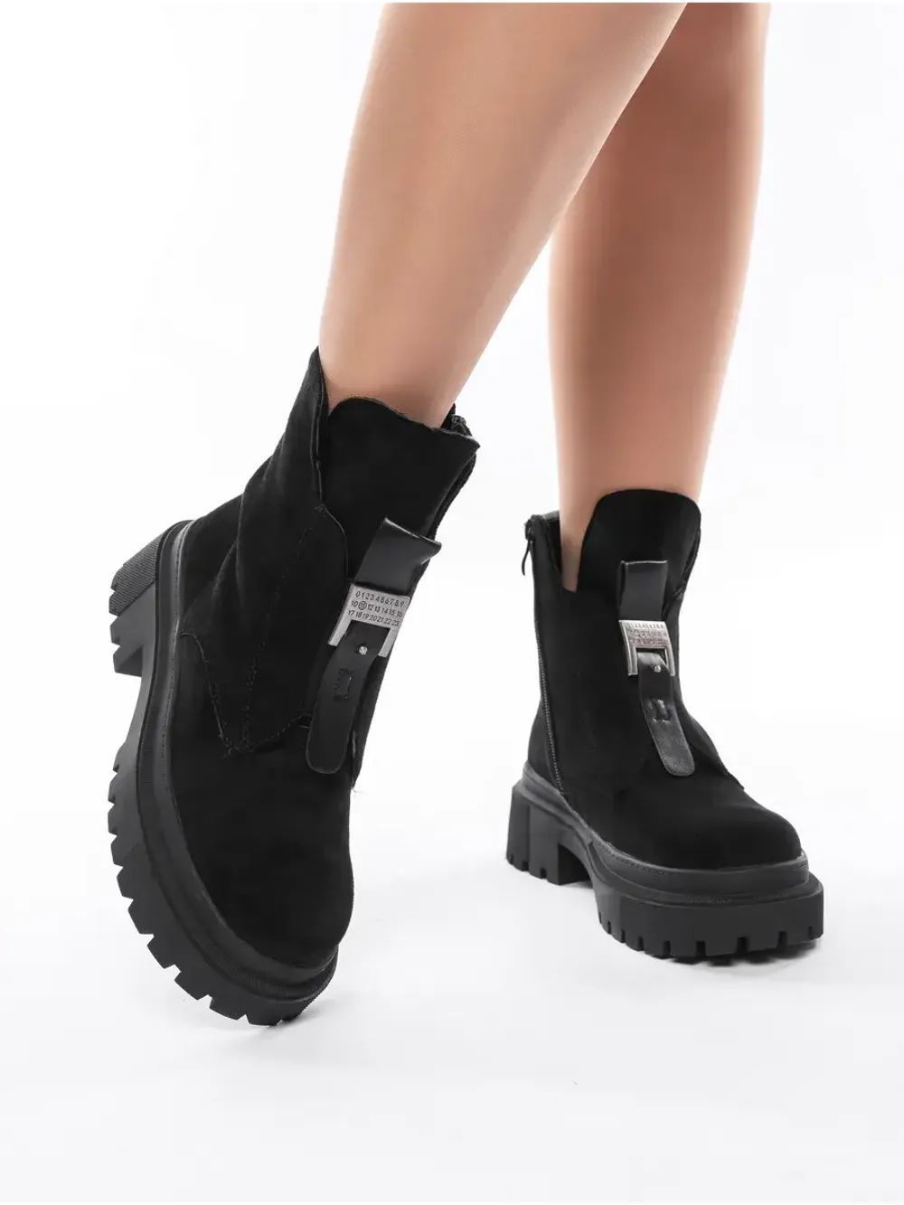 Зимние ботинки на высокой платформе