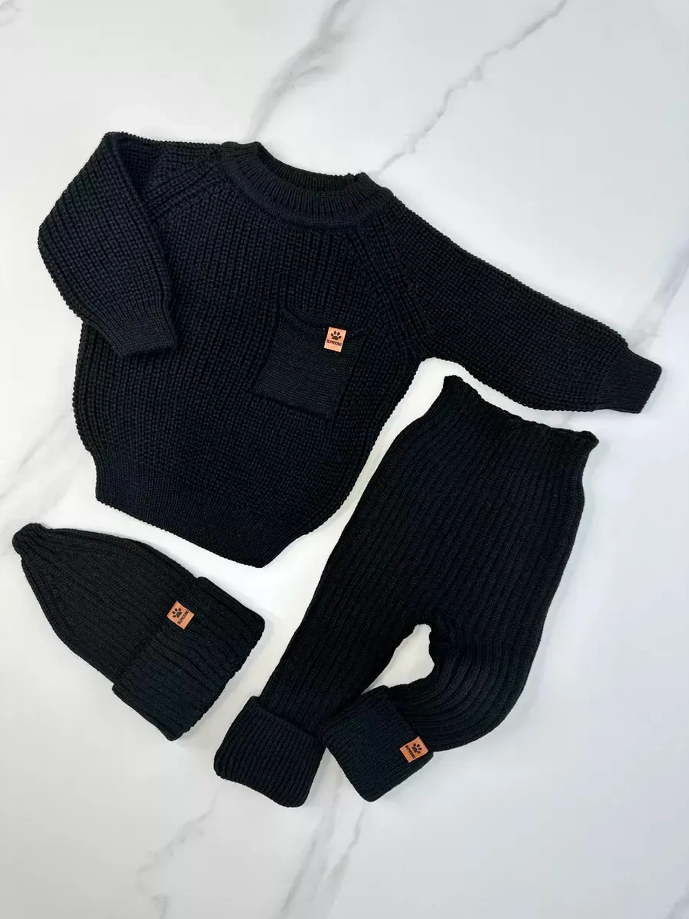 Вязаный костюм с шапкой для новорожденного