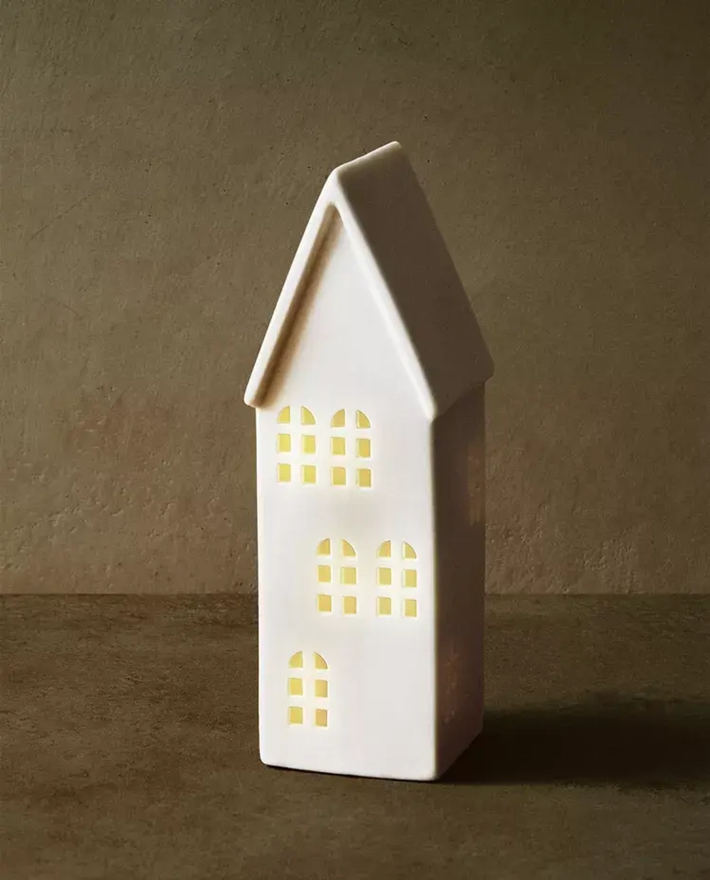 ZARA HOME КЕРАМИЧЕСКИЙ ОРНАМЕНТ В ФОРМЕ ДОМИКА НА РОЖДЕСТВЕНСКУЮ ТЕМАТИКУ