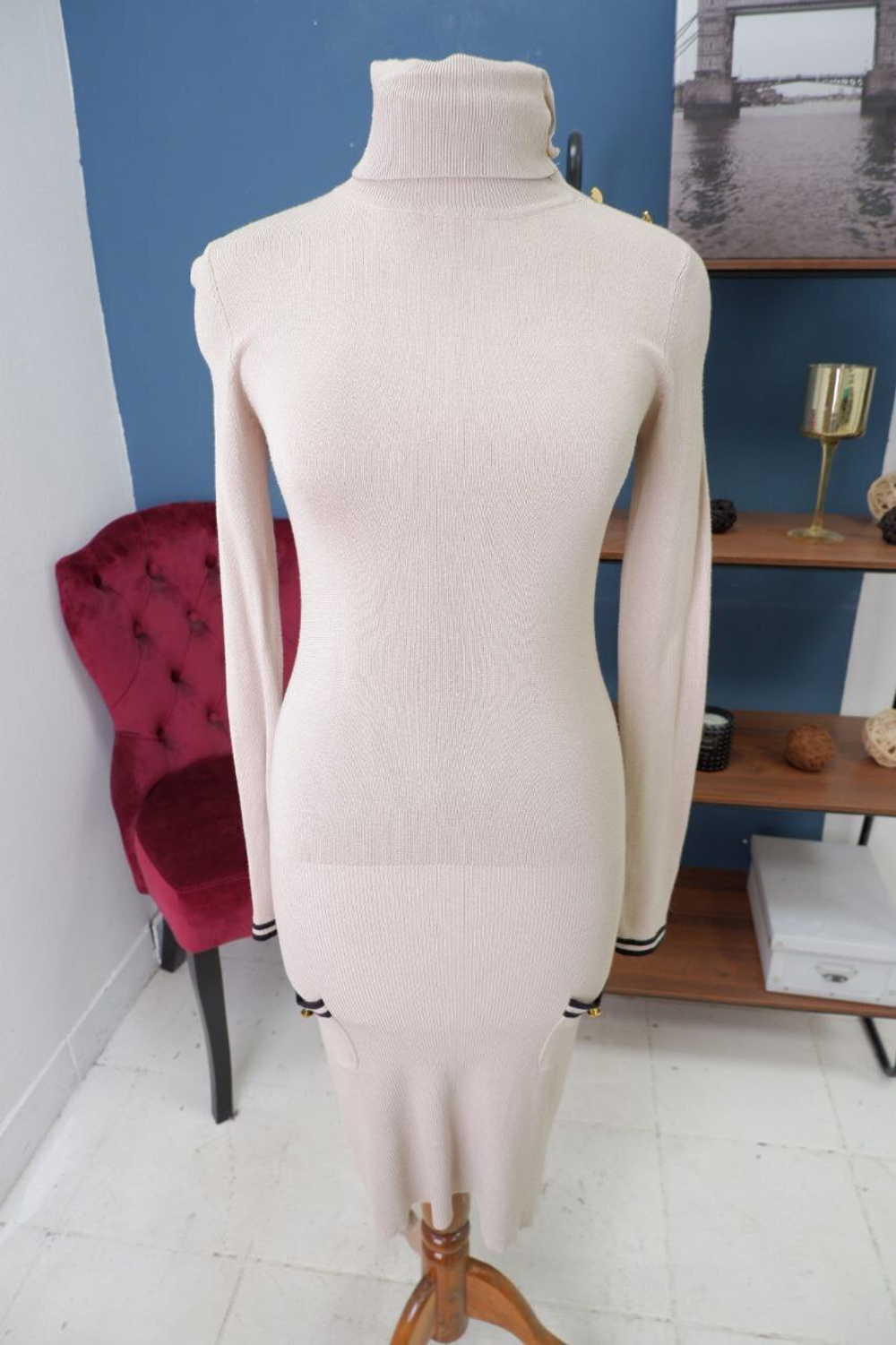 Платье Mango светлое 44 размер