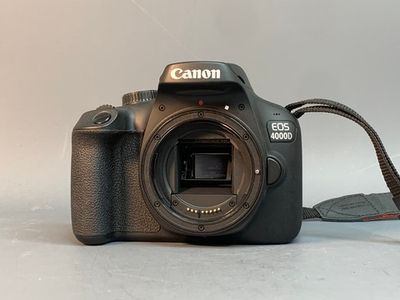 Canon EOS 4000D Kit 18-55mm 3.5-5.6 III 7.400 Кадров