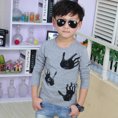 Лонгслив детский однотонный с контрастными принтами ладоней