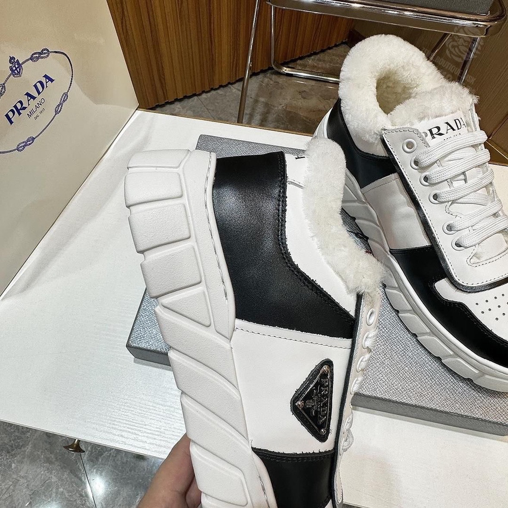 Кроссовки Prada