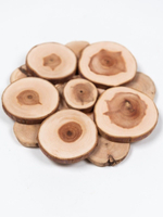 Подставка под горячее изготовлена из можжевельника 15 см. P16