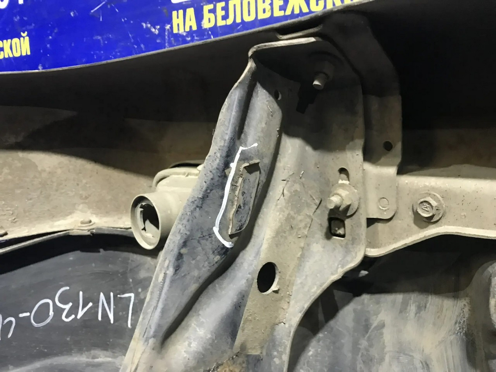 Бампер передний TOYOTA HILUX SURF 1992