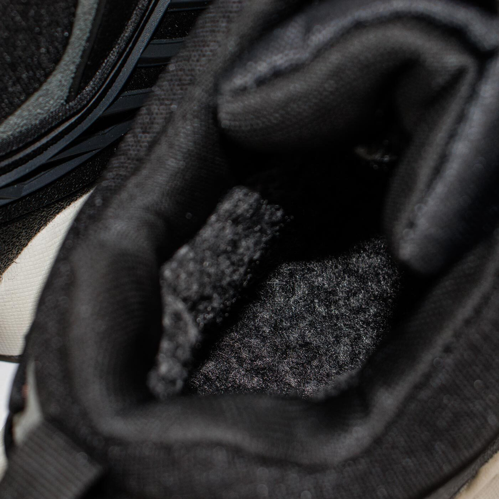 Кроссовки Packer x Adidas FYW Intimidation Black / White with Fur