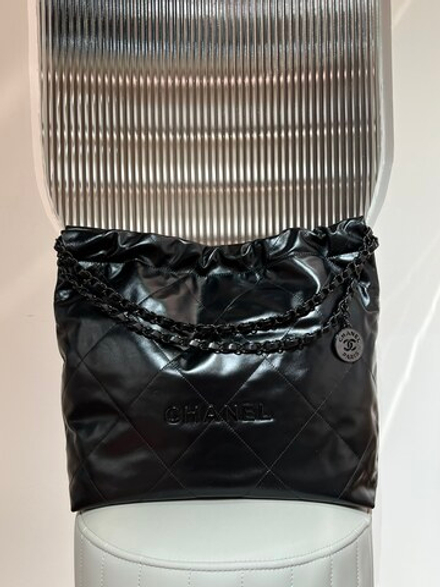 Chanel 22 Handbag