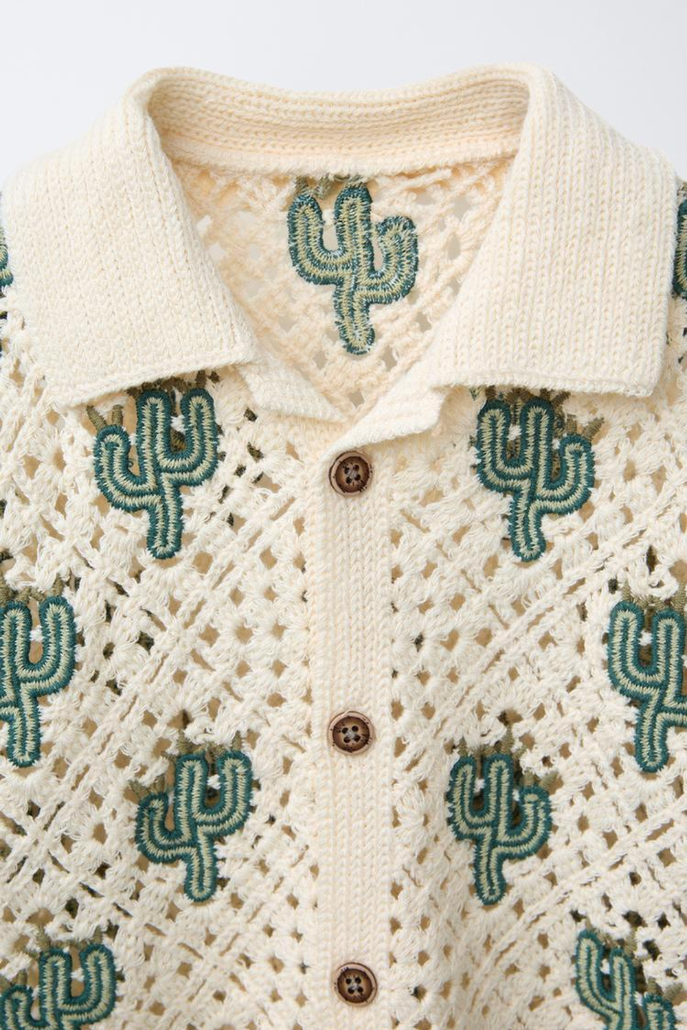 ZARA РУБАШКА ИЗ КРУЖЕВА КРОШЕ С УЗОРОМ «КАКТУСЫ», ЭКРЮ/ЗЕЛЕНЫЙ