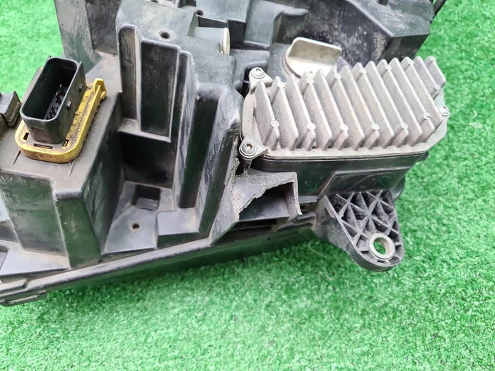 Фара правая Volvo FH 4 (2013-н.в.) галоген