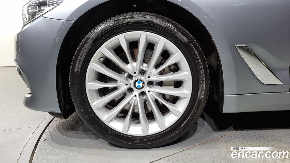 BMW 5 Series (G30) 530i xDrive Luxury Plus (09.2019)