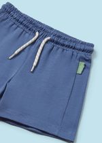 две футболки с шортами