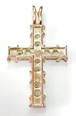Ювелирная подвеска -крест из серебра с позолотой и хризолитами