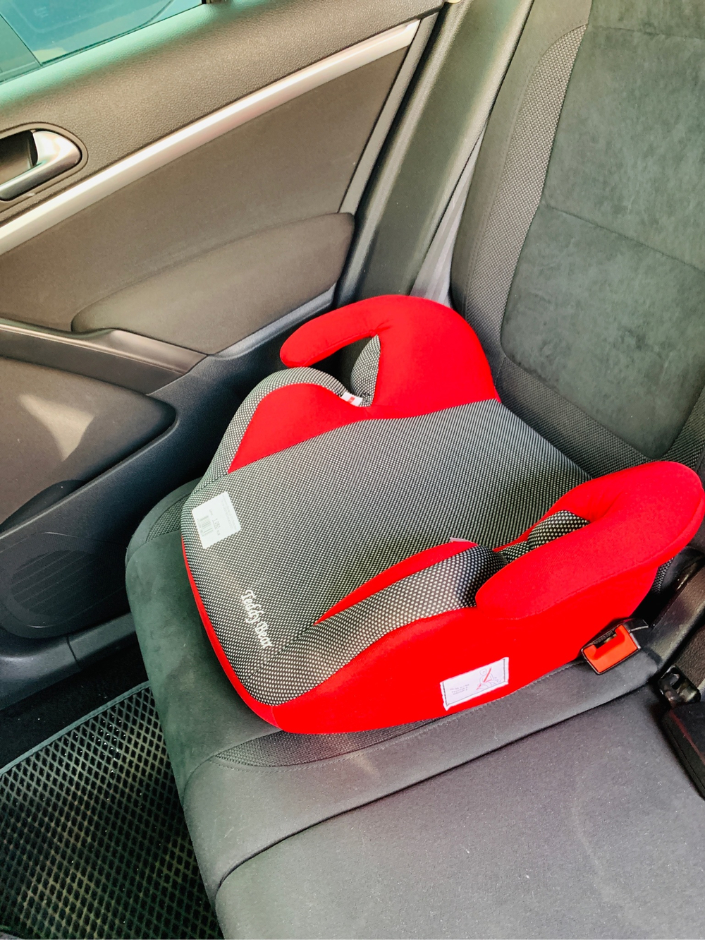 Автокресло (бустер) LB 311 (Teddy Bear) ПК (39. DEEP RED+BLACK DOT)