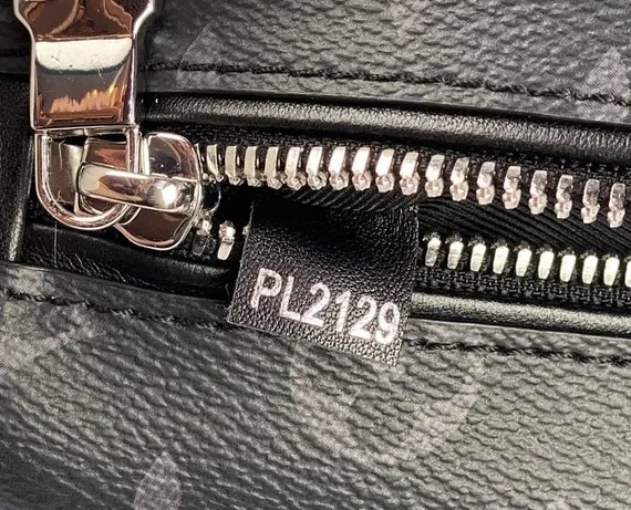 Поясная сумка Louis Vuitton Discovery PM канва Monogram Eclipse