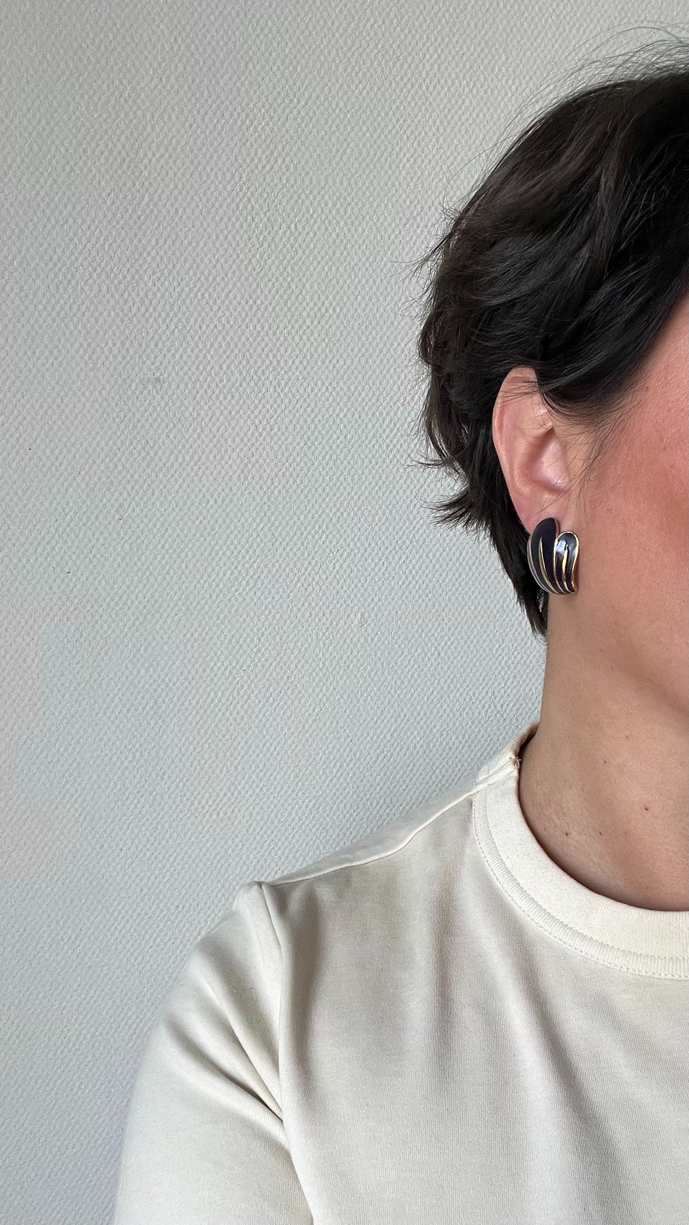 Серьги с тёмно-фиолетовой эмалью