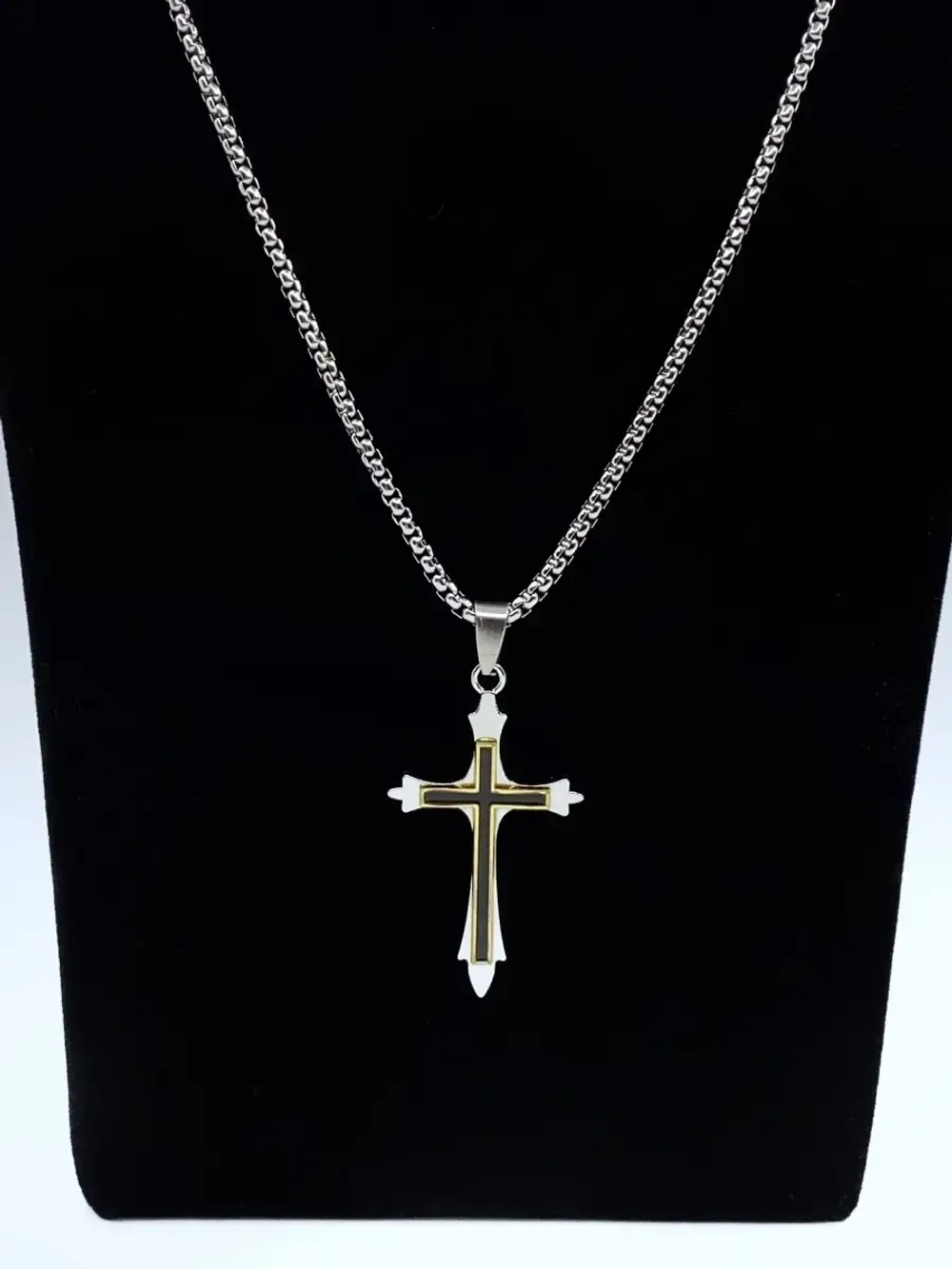 Бижутерная подвеска крестик на серебристой цепочке из стали