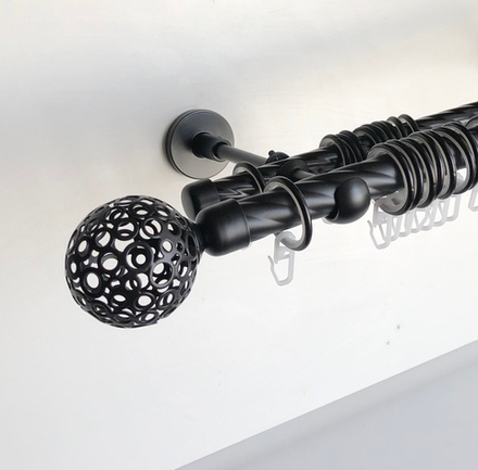Карниз кованый витой для штор Шар ажурный d20/16 двухрядный, цвет черный матовый