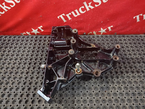 Кронштейн буксировочный правый