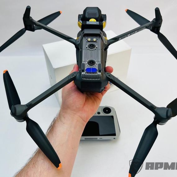 Квадрокоптер DJI Mavic 3 Pro (с пультом DJI RC)