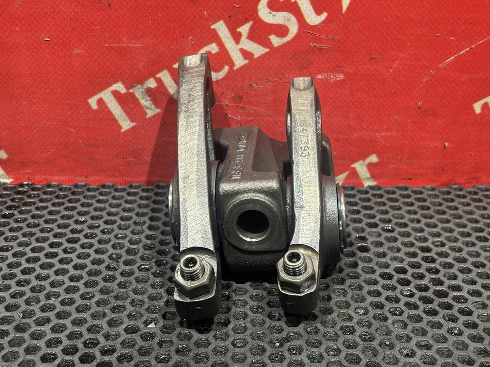 Вал рокеров в сборе 2021г.