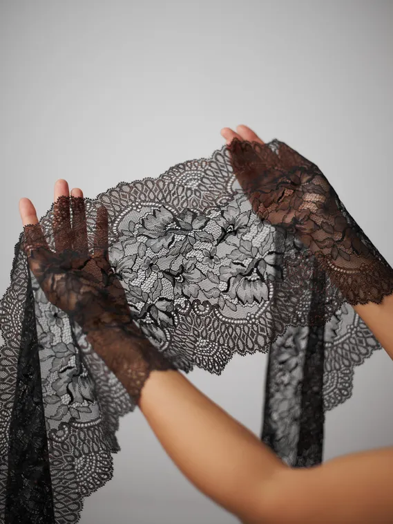 330 Кружево эластичное 23 см, Италия, черный/золото