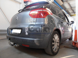 Фаркоп оцинкованный Galia C051A для Citroen C4 Picasso 2006-2013, Citroen C4 Grand Picasso 2006-2013, Peugeot 5008 2009-2017(паспорт и сертификат в комплекте)(без электрики)