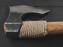 Кованый топор "Сыну от отца", рукоять ясень