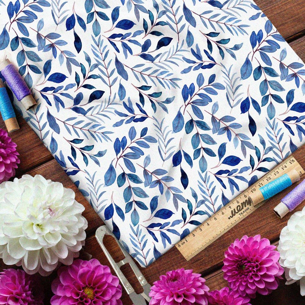 Ткань габардин мелкие акварельные листья на белом фоне