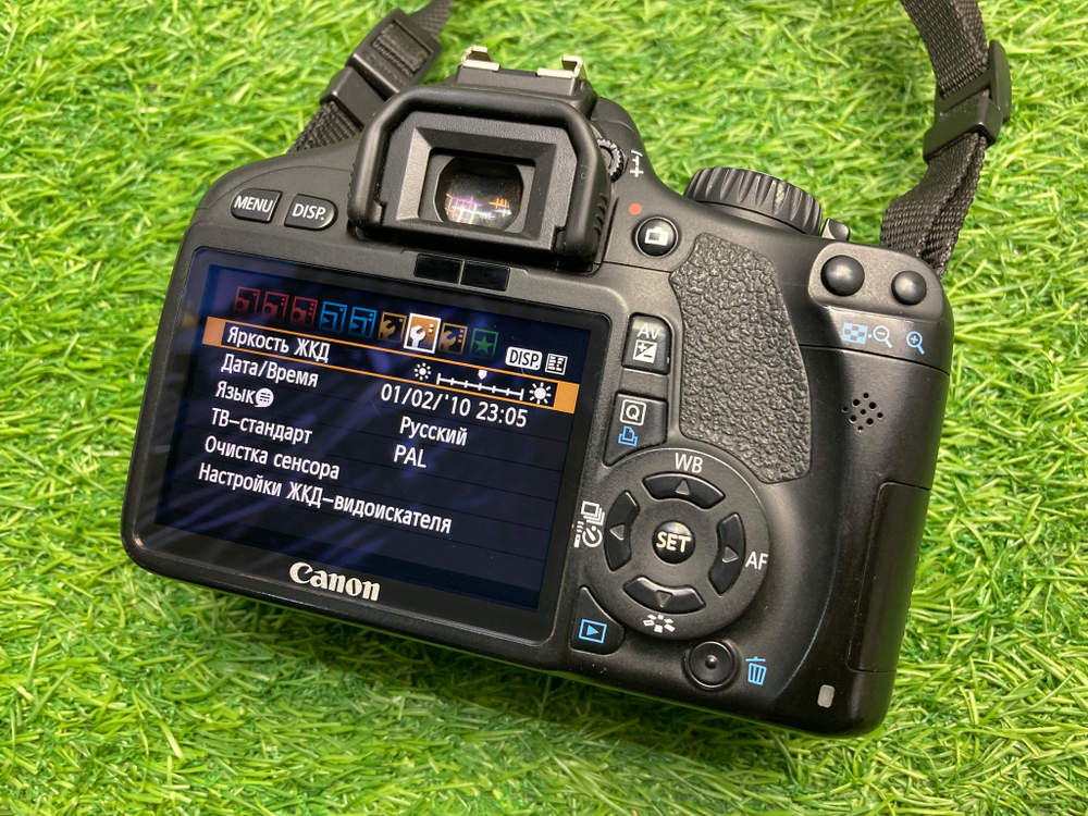 Canon 550D Kit 18-55mm 3.5-5.6 IS II 13.000 кадров