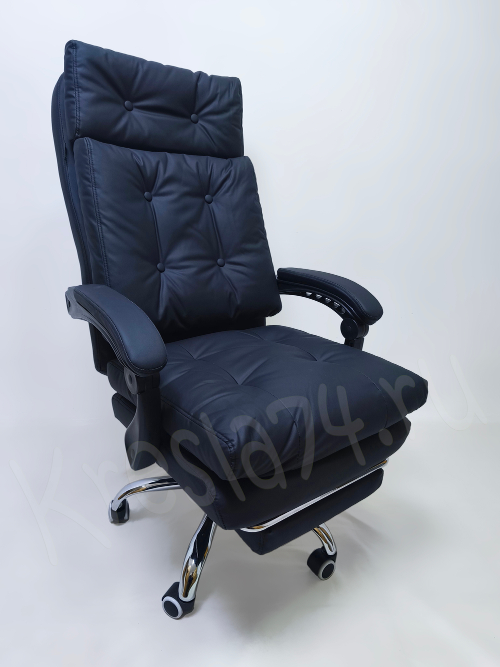 Кресло руководителя с подножкой. Цвет черный