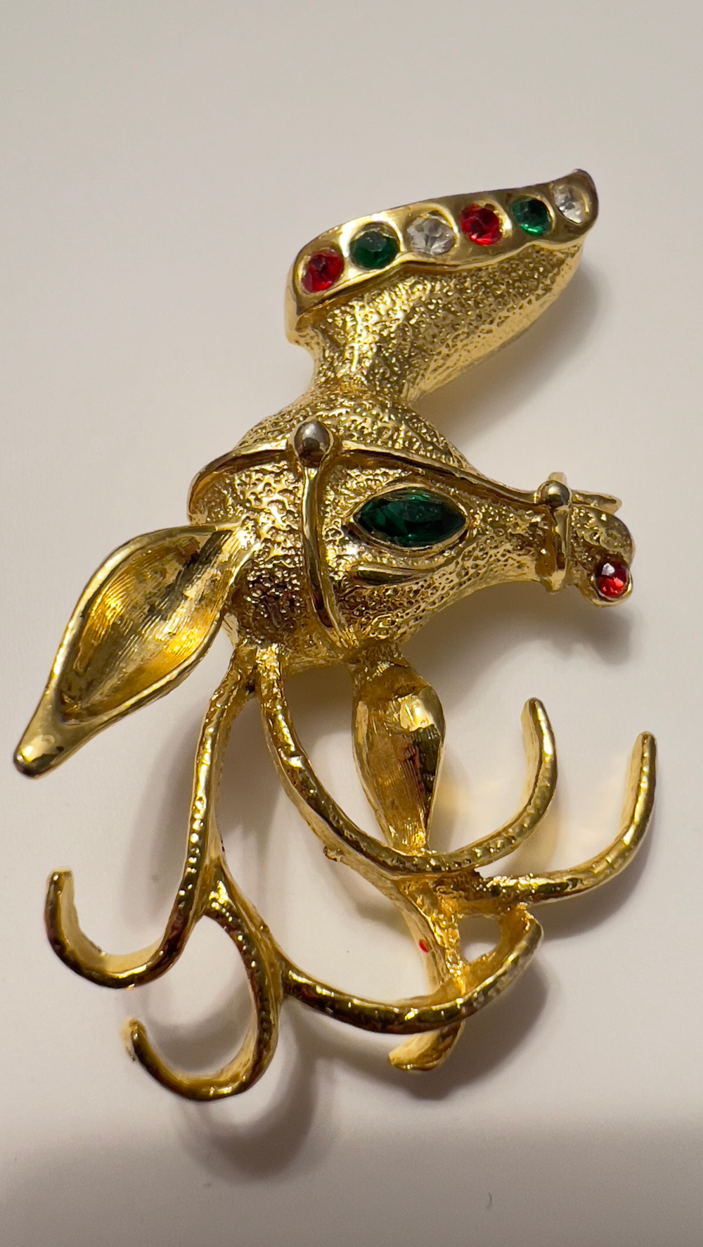 Новогодняя брошь олень с кристаллами Avante