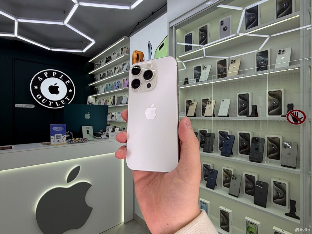iPhone 15 Pro, 256 ГБ, SIM + eSIM б/у