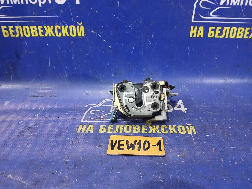 Замок двери передней левой NISSAN AVENIR 1997