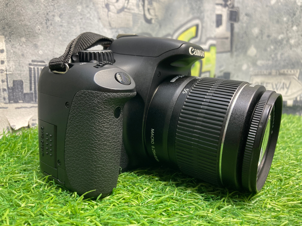 Canon 550D Kit 18-55mm 3.5-5.6 lll 8.800 кадров