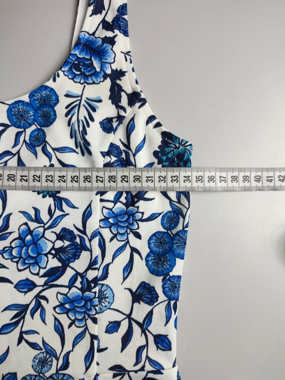 Платье H&M эффектное 40 размер