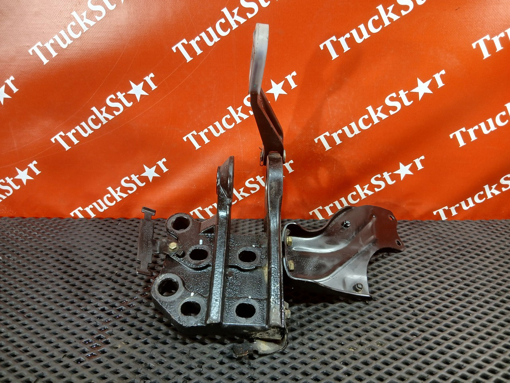 Кронштейн торсиона кабины левый 2023г.