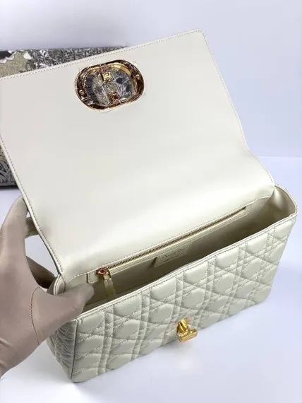 Сумка Dior Caro, модель большого формата кремовый