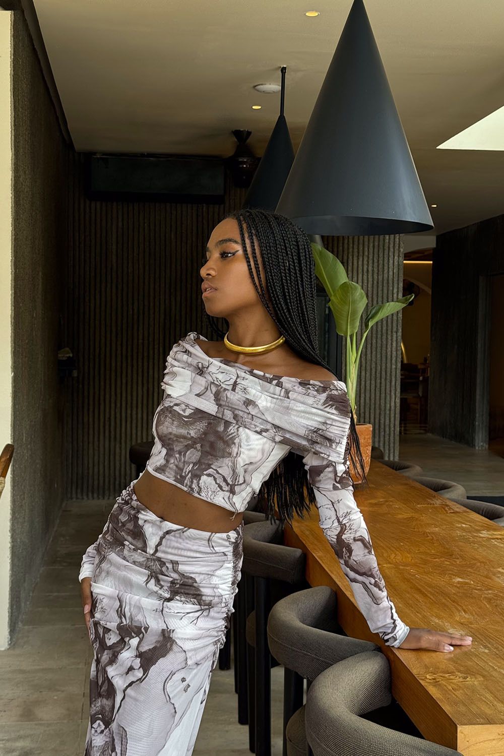 Лонгслив с открытыми плечами из сетки стрейч цвета кофе