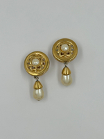 Клипсы с «жемчужными» подвесками Givenchy