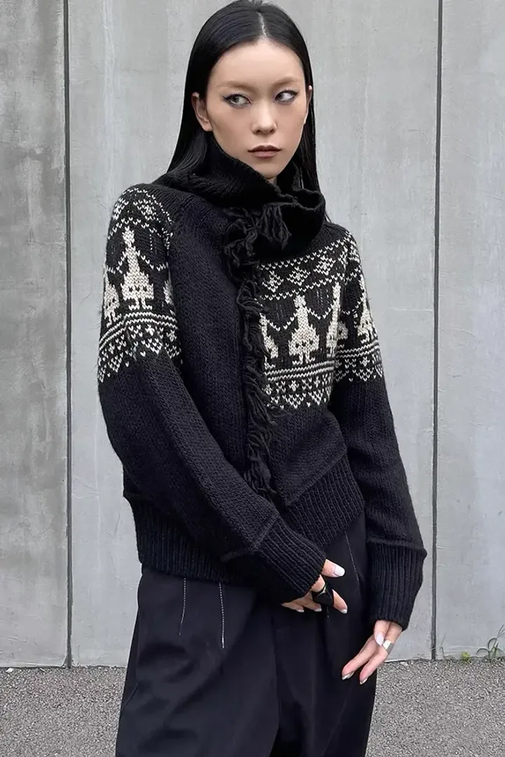 Свитер с узором «JOJO»