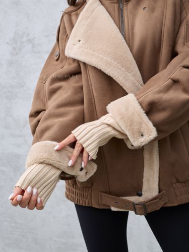 Коричневая дубленка с воротником