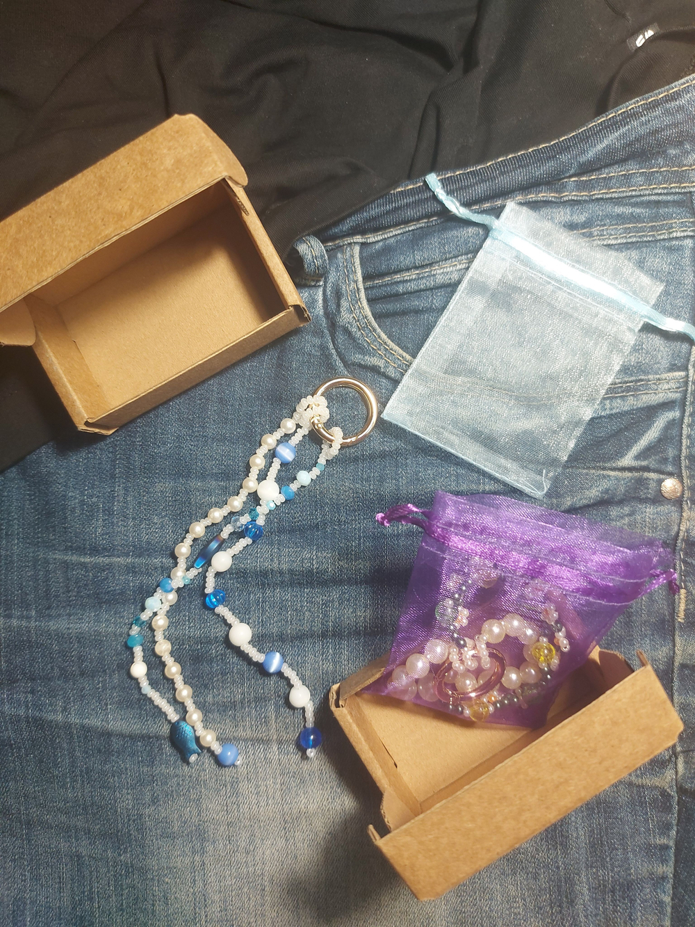 Обвес на сумку, брелок для ключей, подвеска авторская ручная работа с добавлением натуральных камней "Рыбки"