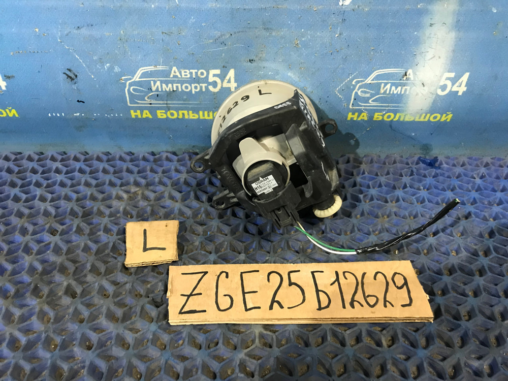 Туманка левая TOYOTA WISH 2012-2017